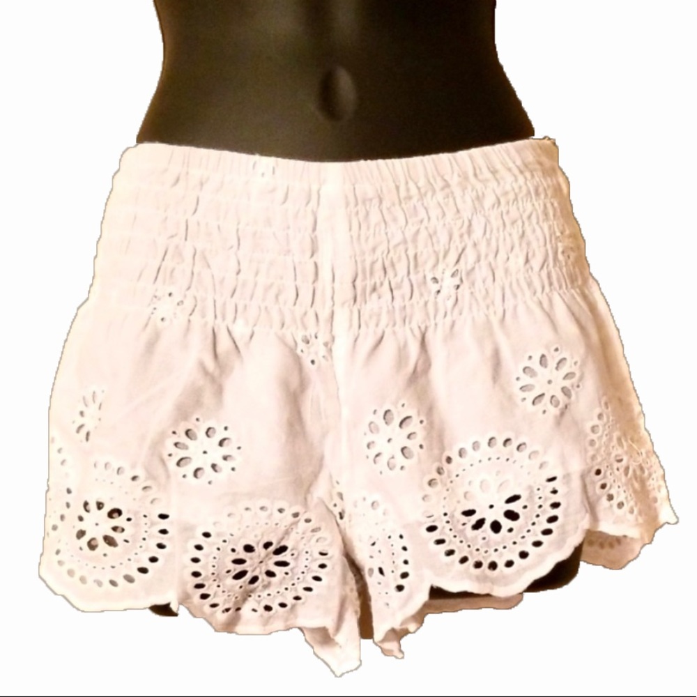 White Doiley Pattern Shorts, XS